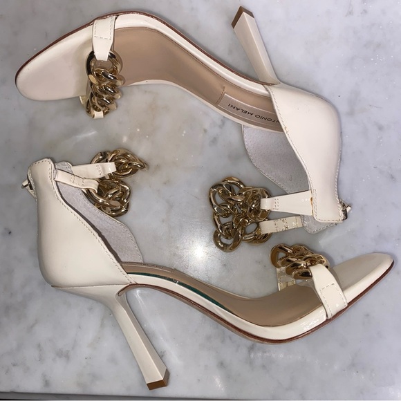 Antonio Melani Carolitta Cream Patent Leather Heels Size 7 1/2 with Gold Chains - Picture 6 of 10